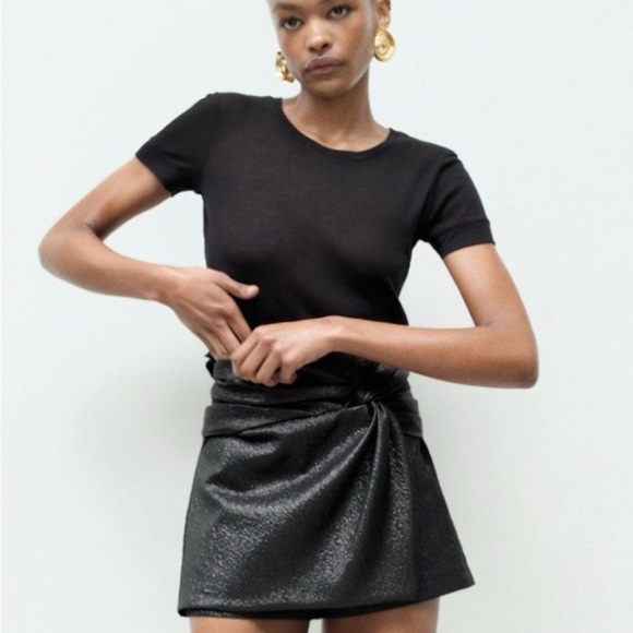 Zara Women’s Black Coated Knotted Skort, size small - Picture 10 of 11
